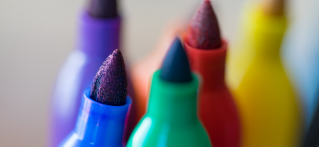 close-up photo of sharpie pens